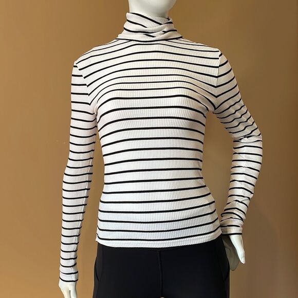 H&M long sleeve turtleneck - Picture 1 of 7